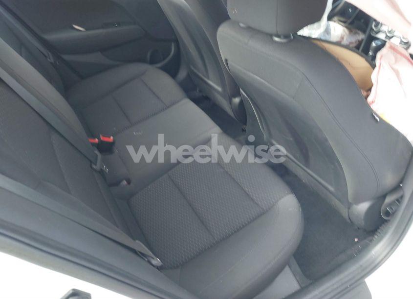 Photo 8 of 2019 Hyundai Elantra SE (VIN 5NPD74LF5KH427782)