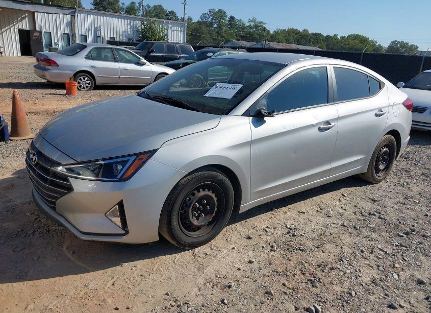 Photo 2 of 2019 Hyundai Elantra SE (VIN 5NPD74LF5KH453461)