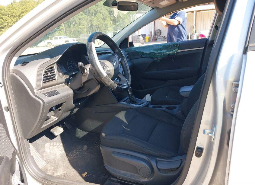 Photo 5 of 2019 Hyundai Elantra SE (VIN 5NPD74LF5KH453461)