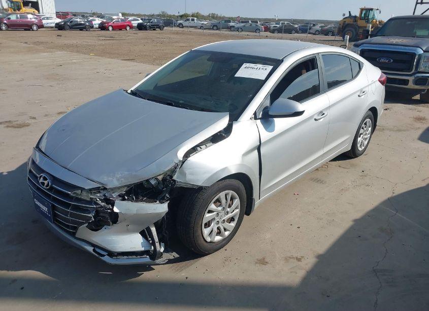 Photo 2 of 2019 Hyundai Elantra SE (VIN 5NPD74LF5KH480322)
