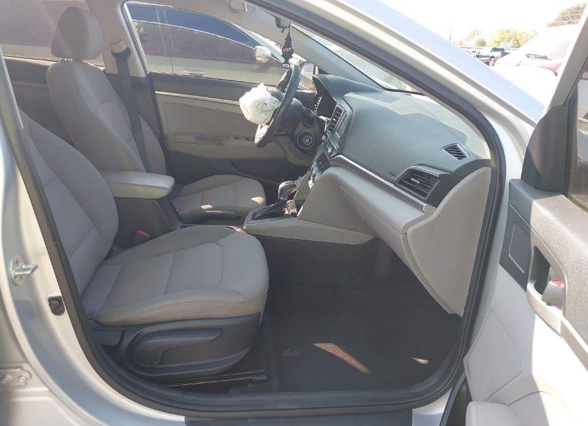 Photo 5 of 2019 Hyundai Elantra SE (VIN 5NPD74LF5KH480322)