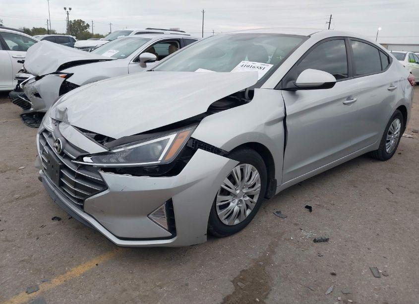 Photo 2 of 2019 Hyundai Elantra SE (VIN 5NPD74LF5KH486881)