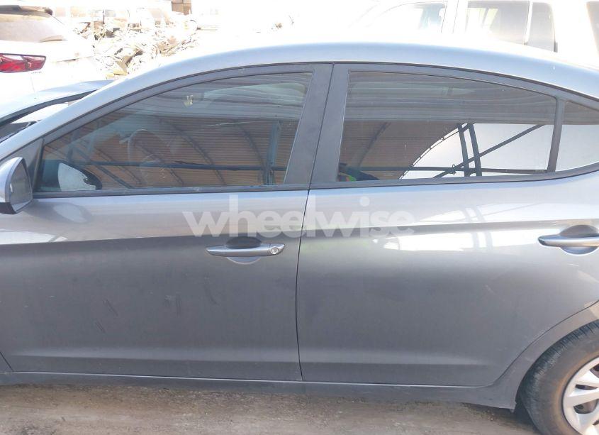 Photo 14 of 2019 Hyundai Elantra SE (VIN 5NPD74LF5KH494771)