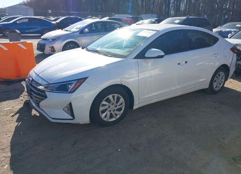 Photo 2 of 2020 Hyundai Elantra SE (VIN 5NPD74LF5LH584925)