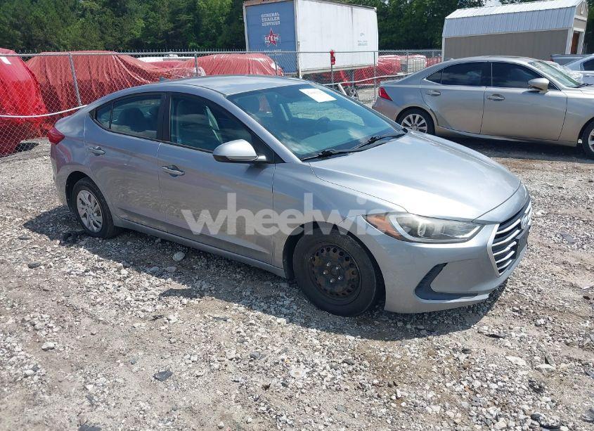 2017 Hyundai Elantra SE (VIN 5NPD74LF6HH083369) main photo
