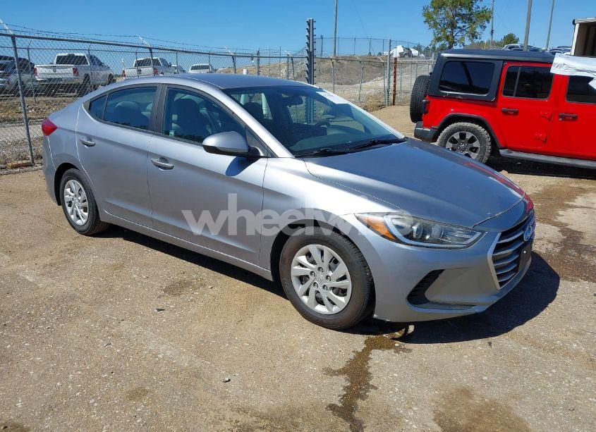 2017 Hyundai Elantra SE (VIN 5NPD74LF6HH102146) main photo