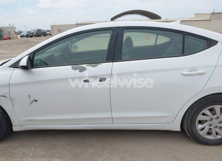Photo 14 of 2017 Hyundai Elantra SE (VIN 5NPD74LF6HH149354)