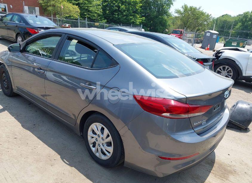 Photo 3 of 2018 Hyundai Elantra SE (VIN 5NPD74LF6JH254272)