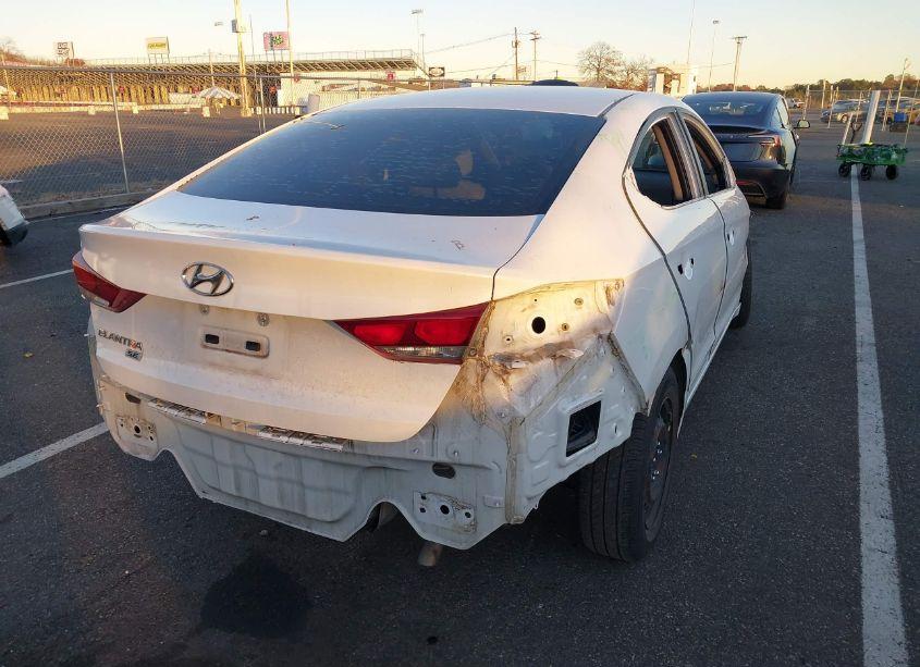 Photo 4 of 2018 Hyundai Elantra SE (VIN 5NPD74LF6JH277695)