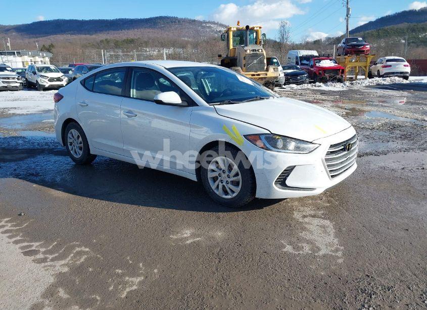 2018 Hyundai Elantra SE (VIN 5NPD74LF6JH278801) main photo