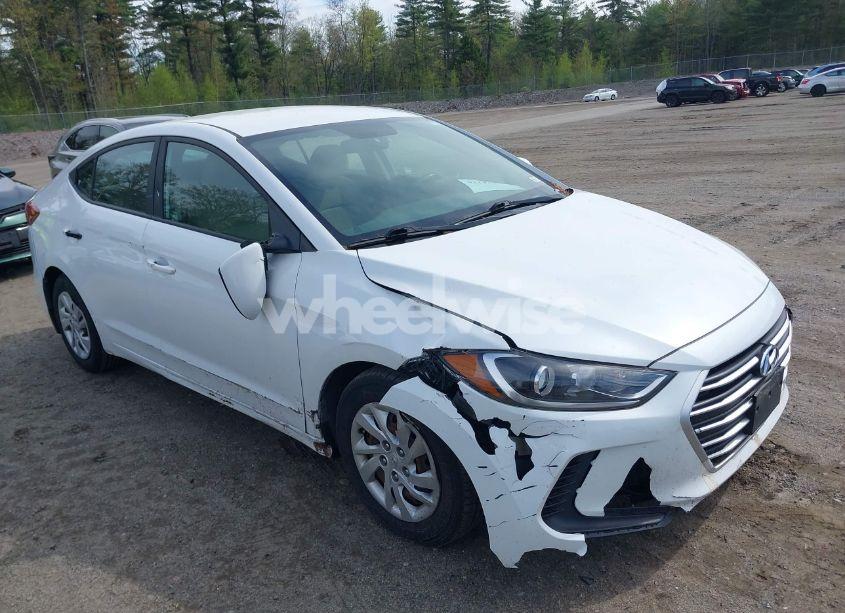 2018 Hyundai Elantra SE (VIN 5NPD74LF6JH279365) main photo