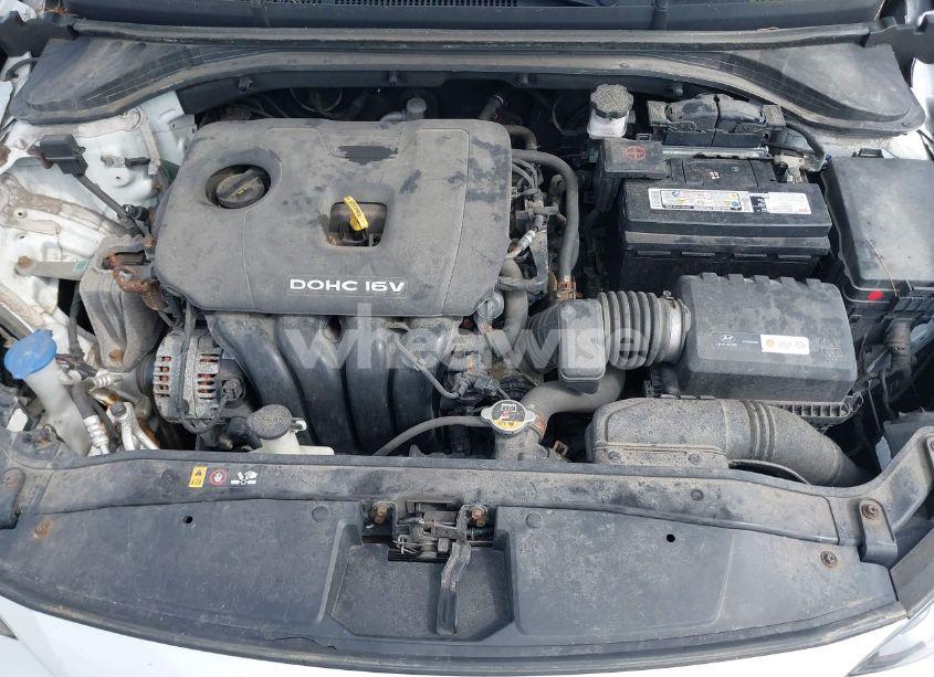 Photo 10 of 2018 Hyundai Elantra SE (VIN 5NPD74LF6JH279365)