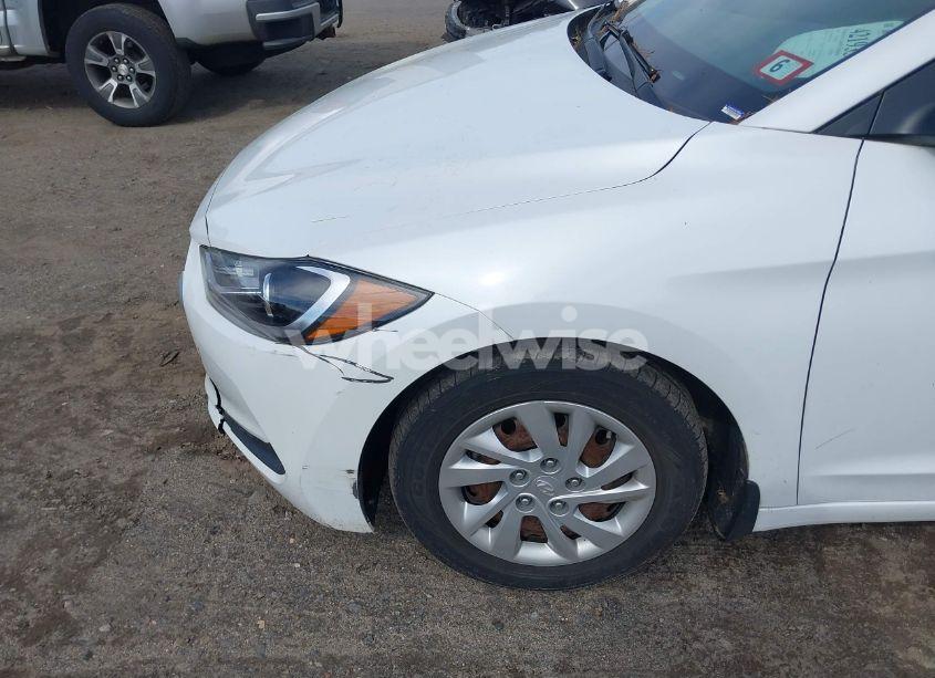 Photo 18 of 2018 Hyundai Elantra SE (VIN 5NPD74LF6JH279365)
