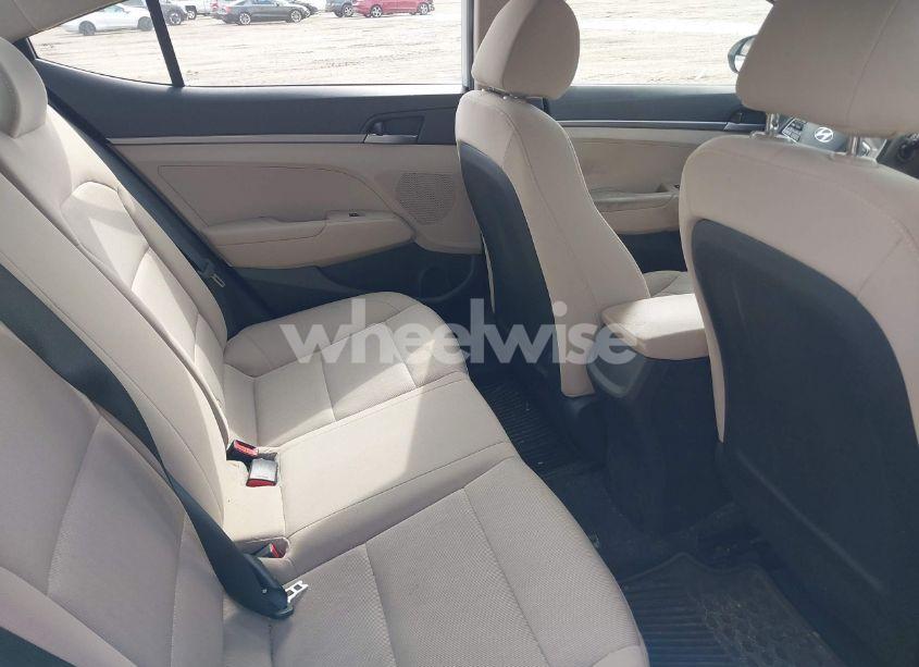 Photo 8 of 2018 Hyundai Elantra SE (VIN 5NPD74LF6JH279365)