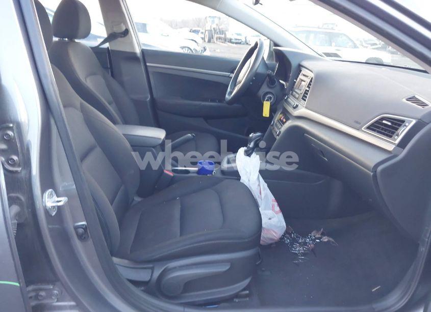Photo 5 of 2018 Hyundai Elantra SE (VIN 5NPD74LF6JH290172)