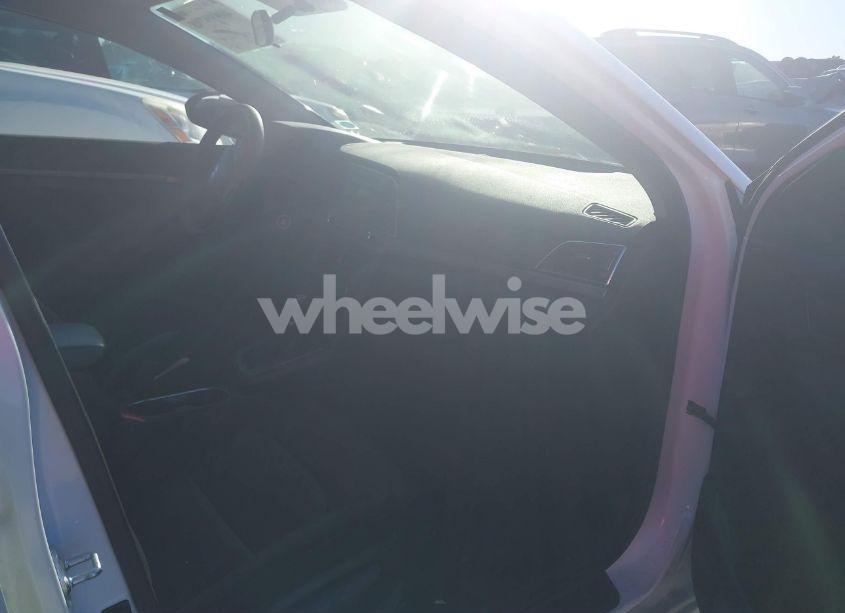 Photo 5 of 2018 Hyundai Elantra SE (VIN 5NPD74LF6JH314602)