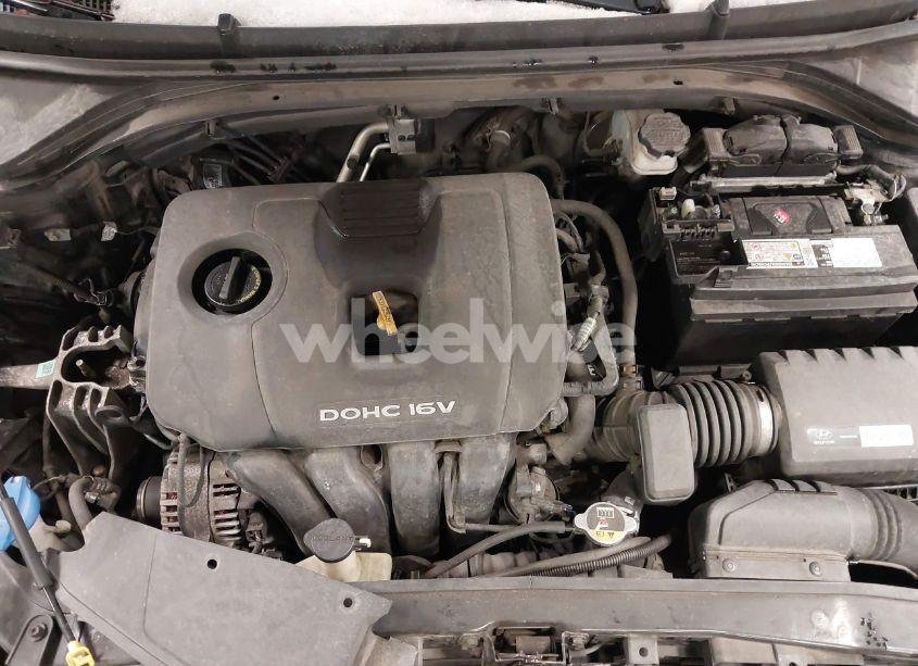 Photo 10 of 2018 Hyundai Elantra SE (VIN 5NPD74LF6JH353447)