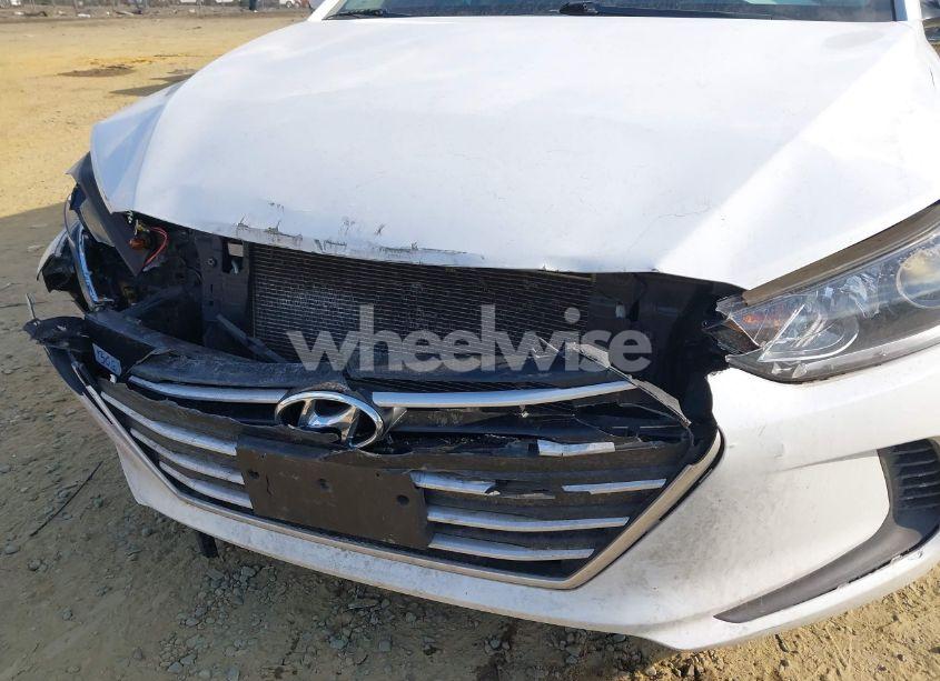 Photo 6 of 2018 Hyundai Elantra SE (VIN 5NPD74LF6JH398422)