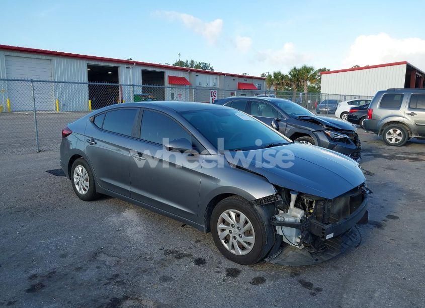2019 Hyundai Elantra SE (VIN 5NPD74LF6KH406150) main photo
