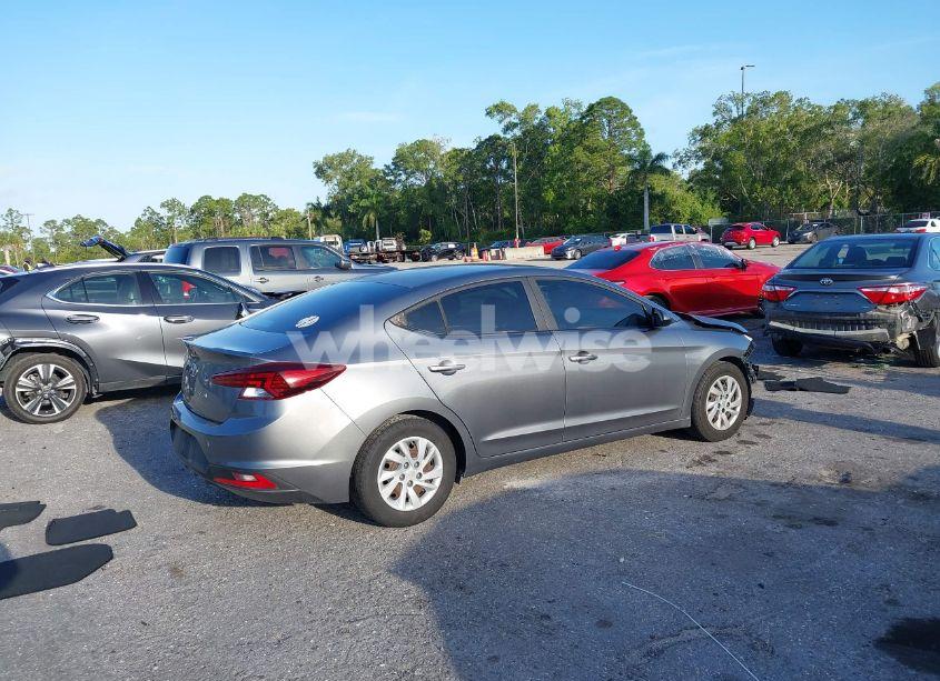 Photo 4 of 2019 Hyundai Elantra SE (VIN 5NPD74LF6KH406150)