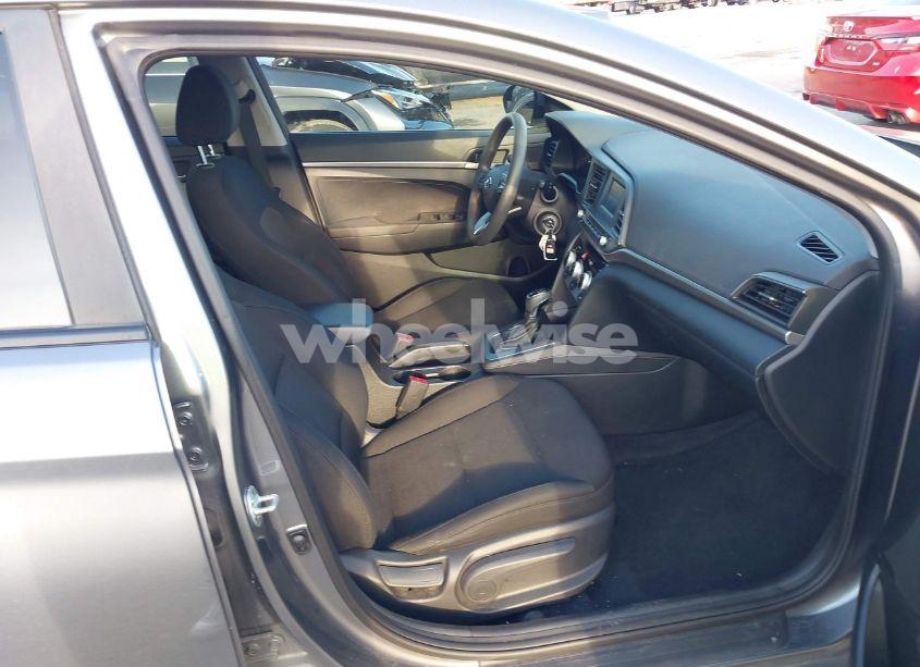 Photo 5 of 2019 Hyundai Elantra SE (VIN 5NPD74LF6KH406150)