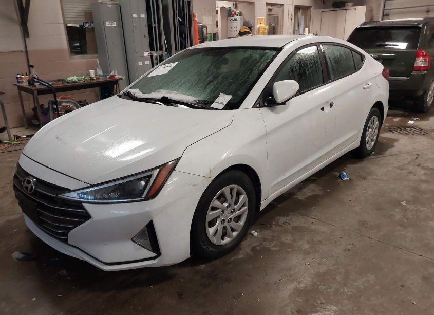 Photo 2 of 2019 Hyundai Elantra SE (VIN 5NPD74LF6KH423997)