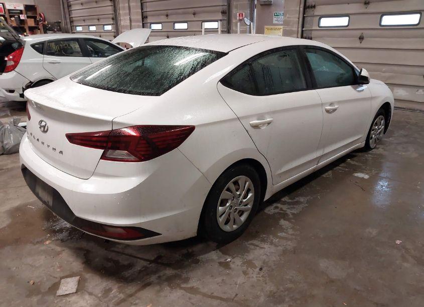 Photo 4 of 2019 Hyundai Elantra SE (VIN 5NPD74LF6KH423997)