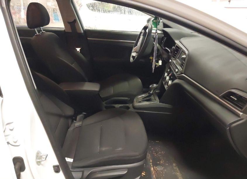 Photo 5 of 2019 Hyundai Elantra SE (VIN 5NPD74LF6KH423997)