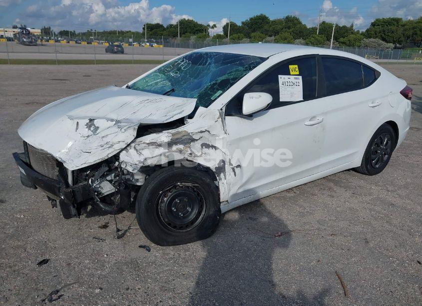 Photo 2 of 2019 Hyundai Elantra SE (VIN 5NPD74LF6KH429914)