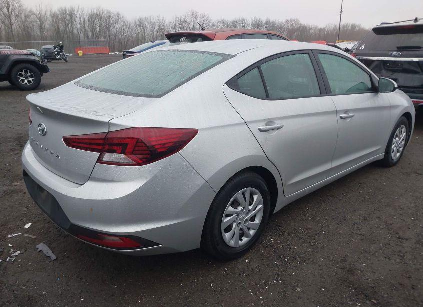 Photo 4 of 2019 Hyundai Elantra SE (VIN 5NPD74LF6KH452531)
