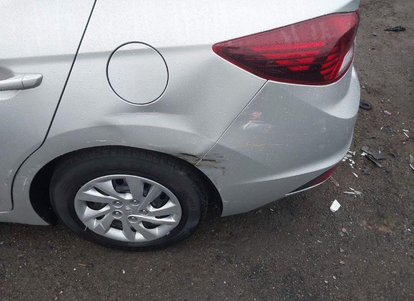 Photo 6 of 2019 Hyundai Elantra SE (VIN 5NPD74LF6KH452531)