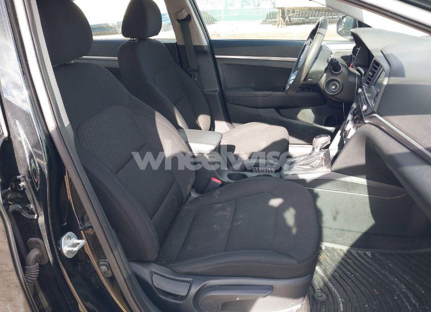 Photo 5 of 2019 Hyundai Elantra SE (VIN 5NPD74LF6KH453212)