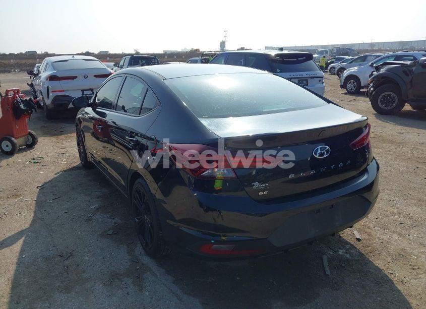 Photo 3 of 2019 Hyundai Elantra SE (VIN 5NPD74LF6KH454327)