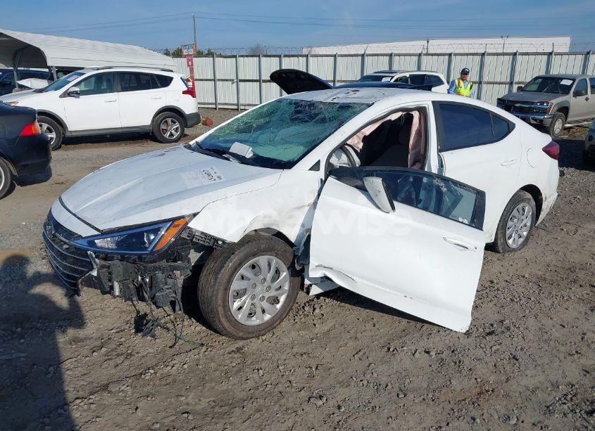 Photo 2 of 2019 Hyundai Elantra SE (VIN 5NPD74LF6KH494617)