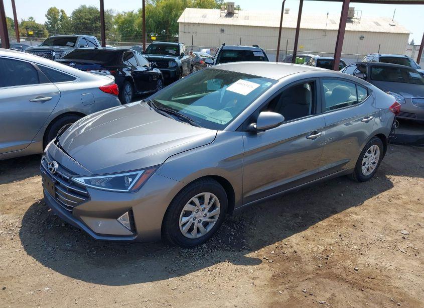 Photo 2 of 2019 Hyundai Elantra SE (VIN 5NPD74LF6KH497050)