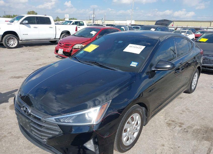 Photo 2 of 2020 Hyundai Elantra SE (VIN 5NPD74LF6LH543493)