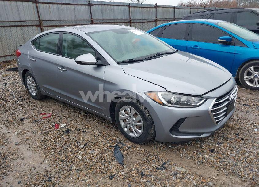 2017 Hyundai Elantra SE (VIN 5NPD74LF7HH132739) main photo