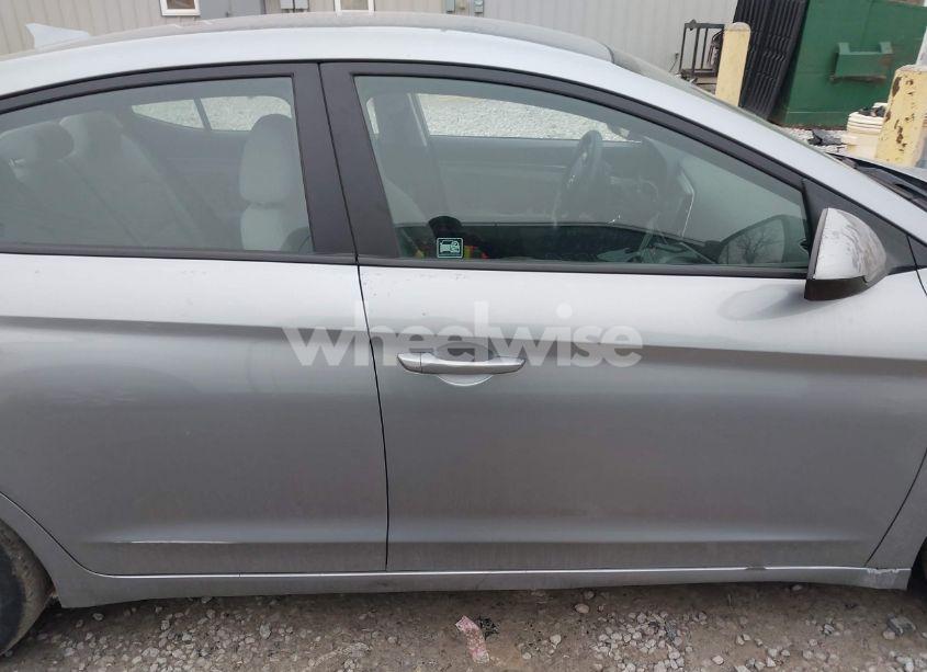 Photo 13 of 2017 Hyundai Elantra SE (VIN 5NPD74LF7HH154692)