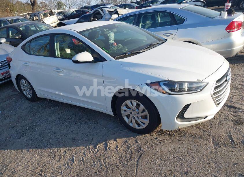 2018 Hyundai Elantra SE (VIN 5NPD74LF7JH235407) main photo