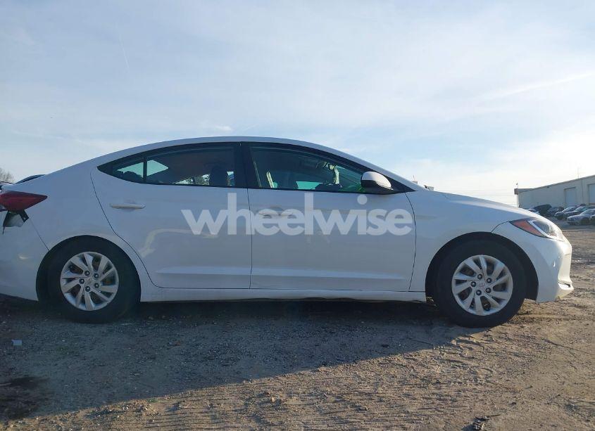 Photo 13 of 2018 Hyundai Elantra SE (VIN 5NPD74LF7JH235407)