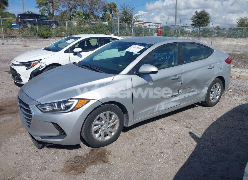 Photo 2 of 2018 Hyundai Elantra SE (VIN 5NPD74LF7JH318996)