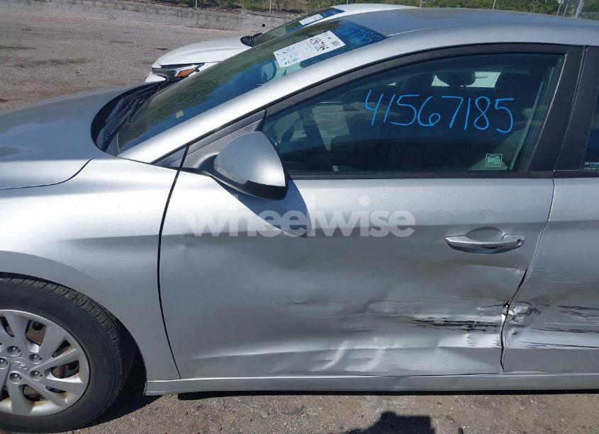 Photo 6 of 2018 Hyundai Elantra SE (VIN 5NPD74LF7JH318996)