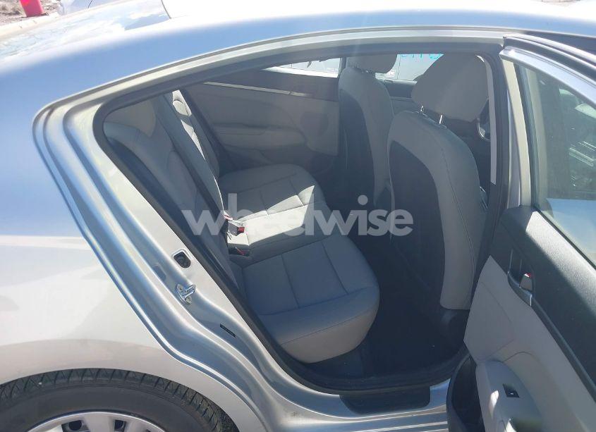 Photo 8 of 2018 Hyundai Elantra SE (VIN 5NPD74LF7JH318996)