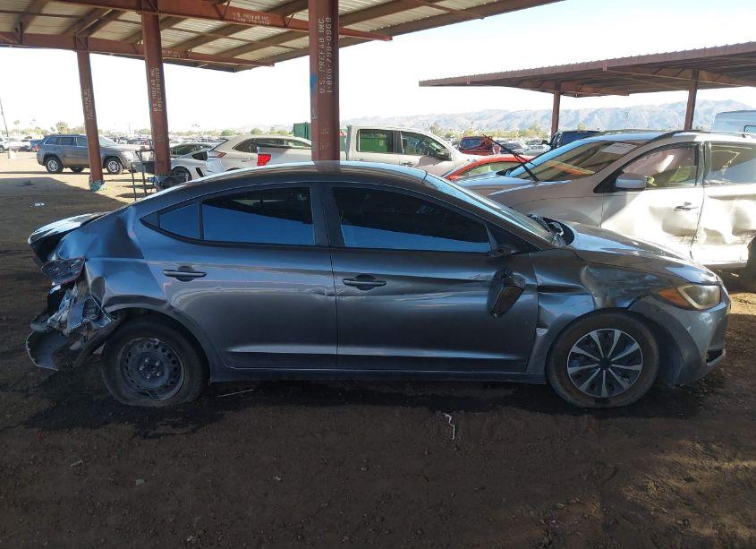 Photo 13 of 2018 Hyundai Elantra SE (VIN 5NPD74LF7JH335569)