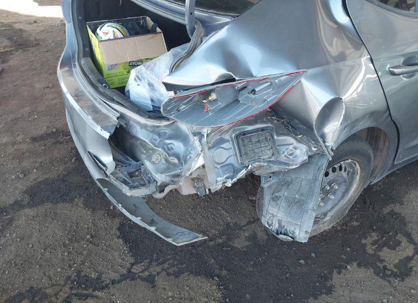 Photo 6 of 2018 Hyundai Elantra SE (VIN 5NPD74LF7JH335569)