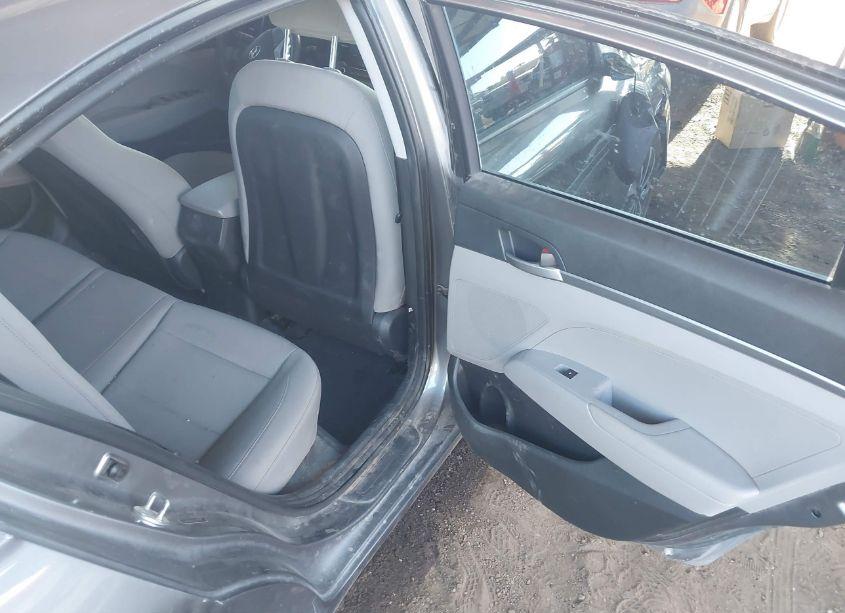 Photo 8 of 2018 Hyundai Elantra SE (VIN 5NPD74LF7JH335569)