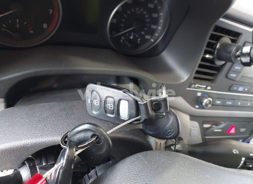 Photo 11 of 2018 Hyundai Elantra SE (VIN 5NPD74LF7JH352145)