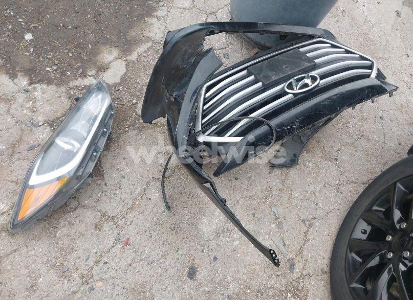 Photo 12 of 2018 Hyundai Elantra SE (VIN 5NPD74LF7JH376140)