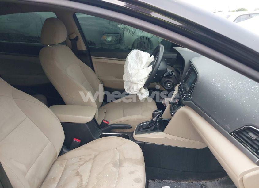 Photo 5 of 2018 Hyundai Elantra SE (VIN 5NPD74LF7JH376140)