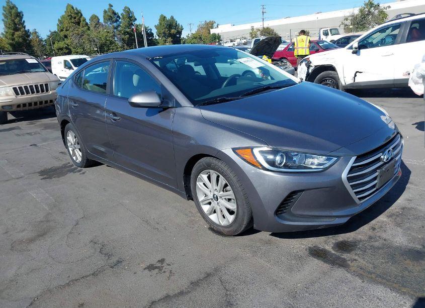 2018 Hyundai Elantra SE (VIN 5NPD74LF7JH388160) main photo